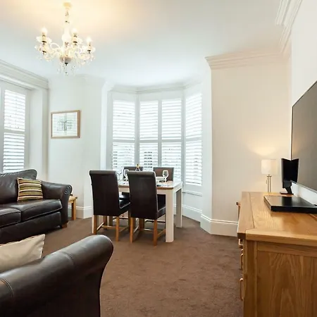 Carlton 2 A Large Modern Appt With Parking Διαμέρισμα