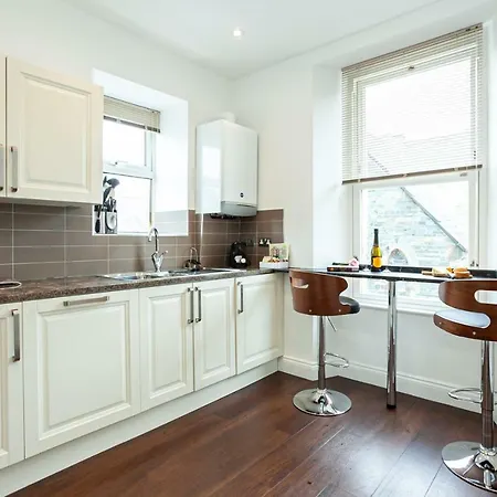 Carlton 2 A Large Modern Appt With Parking *