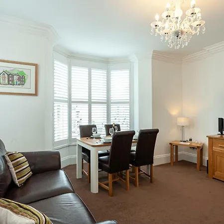 Carlton 2 A Large Modern Appt With Parking Daire