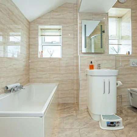 Carlton 2 A Large Modern Appt With Parking * 케직